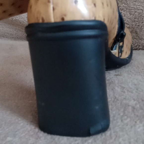 ⭐️ Host Pick ⭐️ Faux Leather Ostrich Print Heeled Boots - Picture 6 of 10